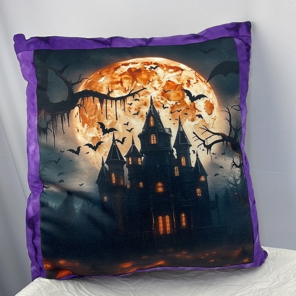 Homemade brand new T-shirt pillow.  Haunted house Bats Halloween accent pillow - Picture 3 of 8